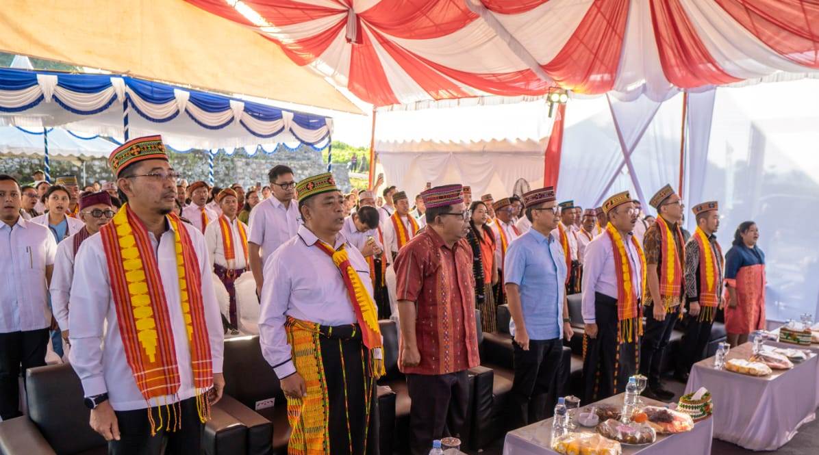 Menkes Budi Gunadi diapiti Pj Bupati Matim Boni Hasudungan dan Bupati/Wakil Bupati Terpilih Agas Andreas-Tarsisius Syukur Kota Borong akan memainkan peran yang sangat penting dalam layanan kesehatan di daratan Flores- Lembata, yang akan berdampak pada pertumbuhan kota Borong dari berbagai aspek.